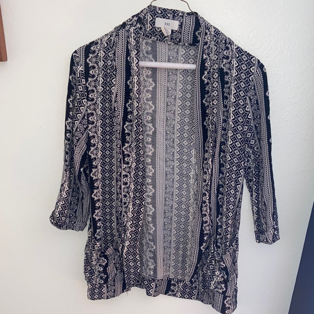 Y2K Forever21 XXI Black and White Patterned Women’s 3/4 Sleeve Top